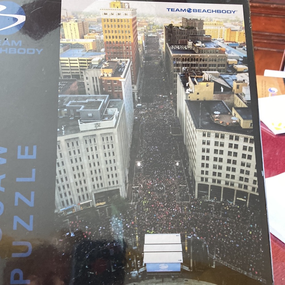 NWT 1500 piece puzzle.Team Beachbody. A definite challenge!! - Picture 1 of 2